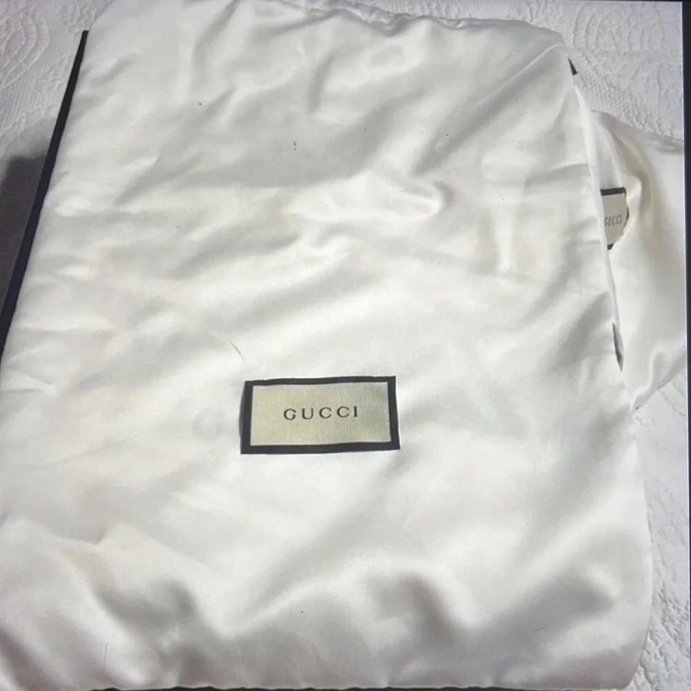 Gucci “love is blind” Men’s high top. NIOB